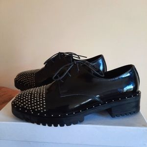 Lug sole leather shoes